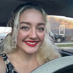 Meet your Posher, Mariva
